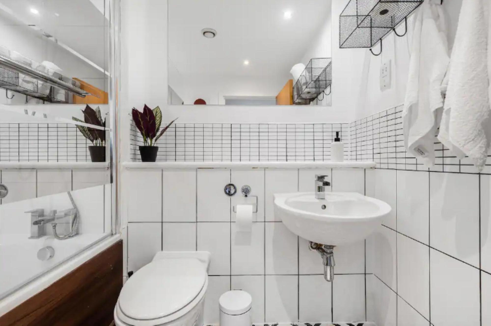 Oriental Suite 2 Bed 2 Bath Netflix And Free Parking, Games- Maihom เบอร์มิงแฮม ภายนอก รูปภาพ