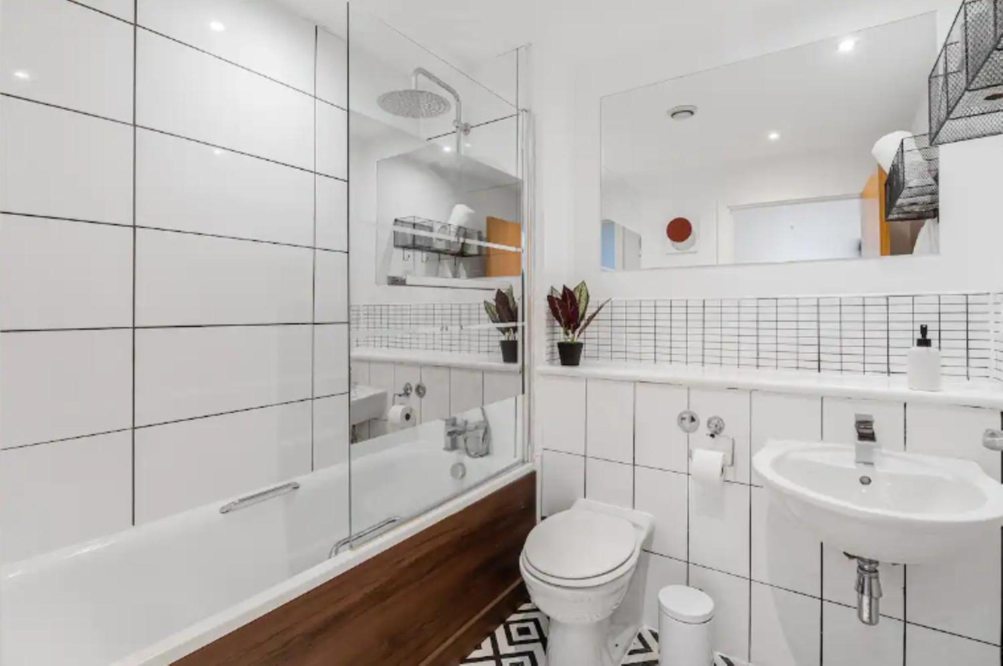 Oriental Suite 2 Bed 2 Bath Netflix And Free Parking, Games- Maihom เบอร์มิงแฮม ภายนอก รูปภาพ