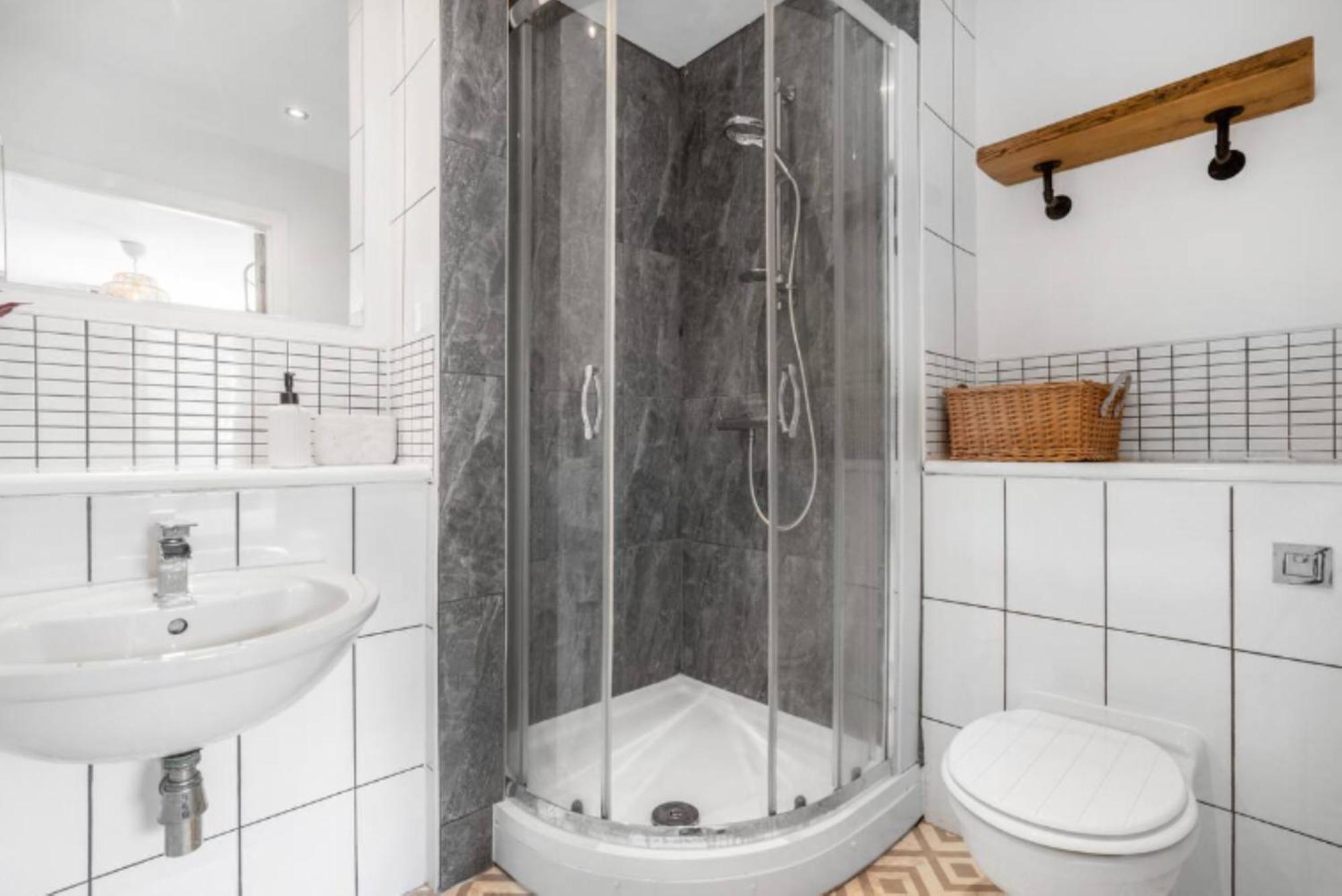 Oriental Suite 2 Bed 2 Bath Netflix And Free Parking, Games- Maihom เบอร์มิงแฮม ภายนอก รูปภาพ